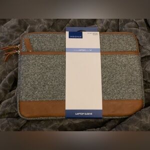 Insignia Laptop Sleeve for Most 14” Laptops